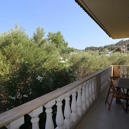 Argo 3 - Beachfront, Big Gardens, Location! Villa *