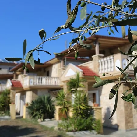 Argo 3 - Beachfront, Big Gardens, Location! Villa Pefkohóri