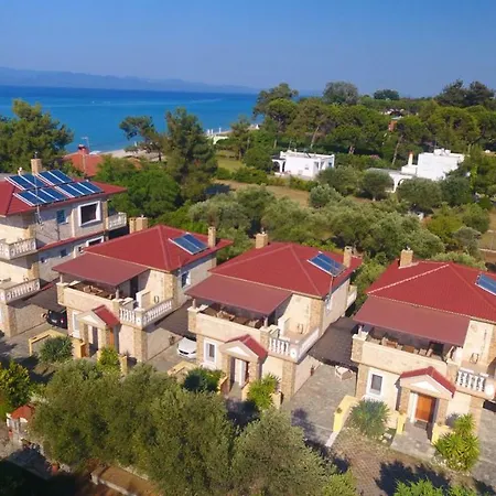 Argo 3 - Beachfront, Big Gardens, Location! Villa Pefkohóri