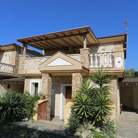 Argo 3 - Beachfront, Big Gardens, Location! Villa Pefkohóri