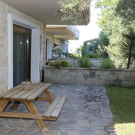 Argo 3 - Beachfront, Big Gardens, Location! Villa