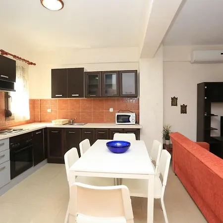 Argo 3 - Beachfront, Big Gardens, Location! *
