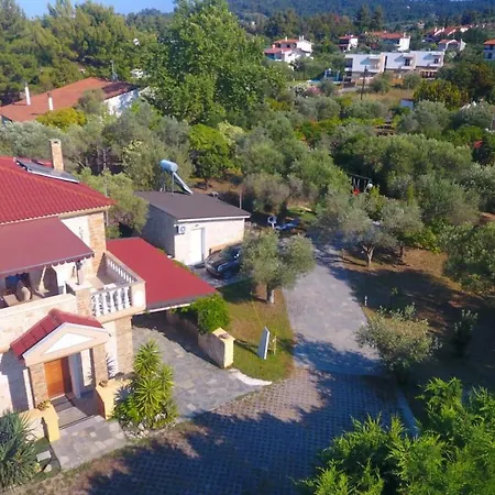 Argo 3 - Beachfront, Big Gardens, Location! Villa Pefkohóri