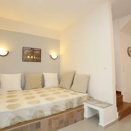 Villa Argo 3 - Beachfront, Big Gardens, Location! *