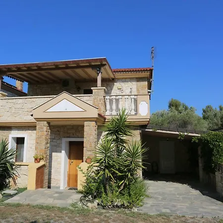 Argo 3 - Beachfront, Big Gardens, Location! Villa *