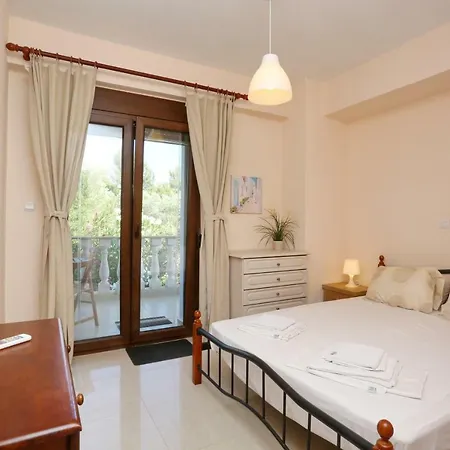 Villa Argo 3 - Beachfront, Big Gardens, Location! Pefkohóri