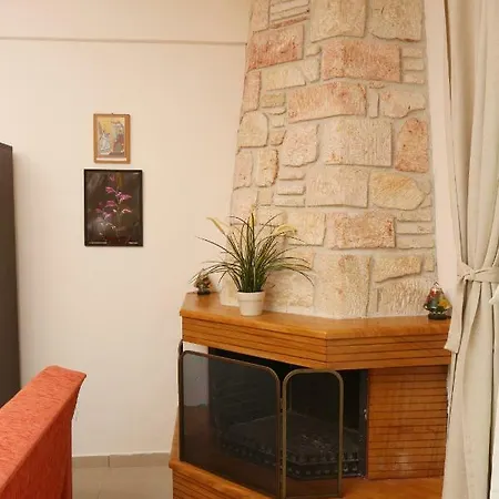 Argo 3 - Beachfront, Big Gardens, Location! Πευκοχώρι