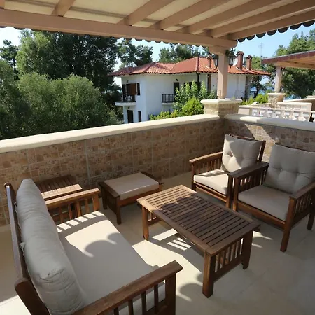 Argo 3 - Beachfront, Big Gardens, Location! Πευκοχώρι