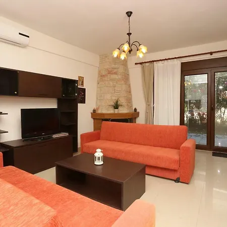 Argo 3 - Beachfront, Big Gardens, Location! فيلة