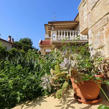 Argo 3 - Beachfront, Big Gardens, Location! *