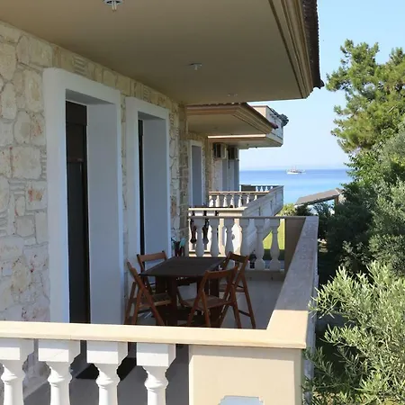 Βίλα Argo 3 - Beachfront, Big Gardens, Location!
