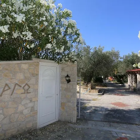 Argo 3 - Beachfront, Big Gardens, Location! * Πευκοχώρι
