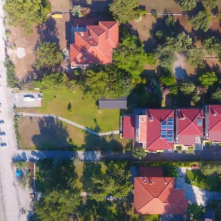 Argo 3 - Beachfront, Big Gardens, Location! Βίλα *